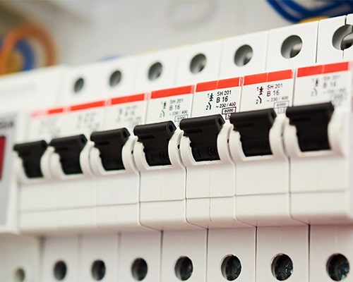 How to Choose the Best Circuit Breaker for Low Voltage?