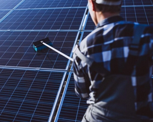 How Important Is It to Keep Solar Panels Clean? Best Guides